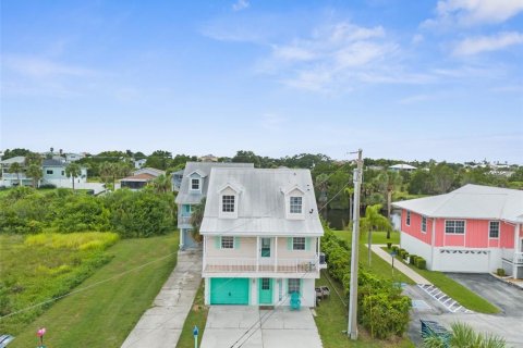 House in Hernando Beach, Florida 3 bedrooms, 105.35 sq.m. № 1343569 - photo 1