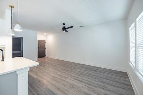 Apartamento en alquiler en Sarasota, Florida, 1 dormitorio, 93.37 m2 № 1343496 - foto 10