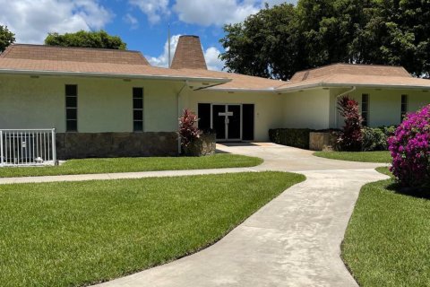 Condo in Palm Springs, Florida, 1 bedroom  № 1217259 - photo 4