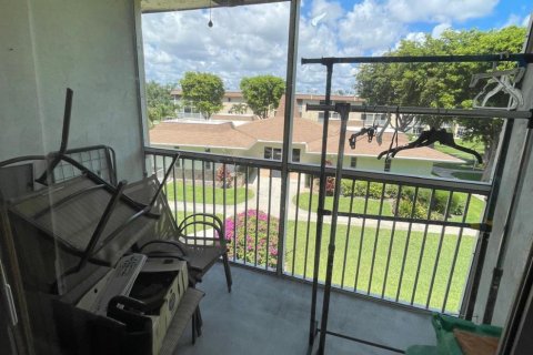 Condo in Palm Springs, Florida, 1 bedroom  № 1217259 - photo 9