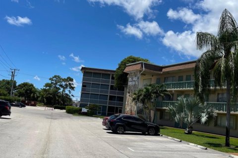 Copropriété à vendre à Palm Springs, Floride: 1 chambre, 59.64 m2 № 1217259 - photo 19